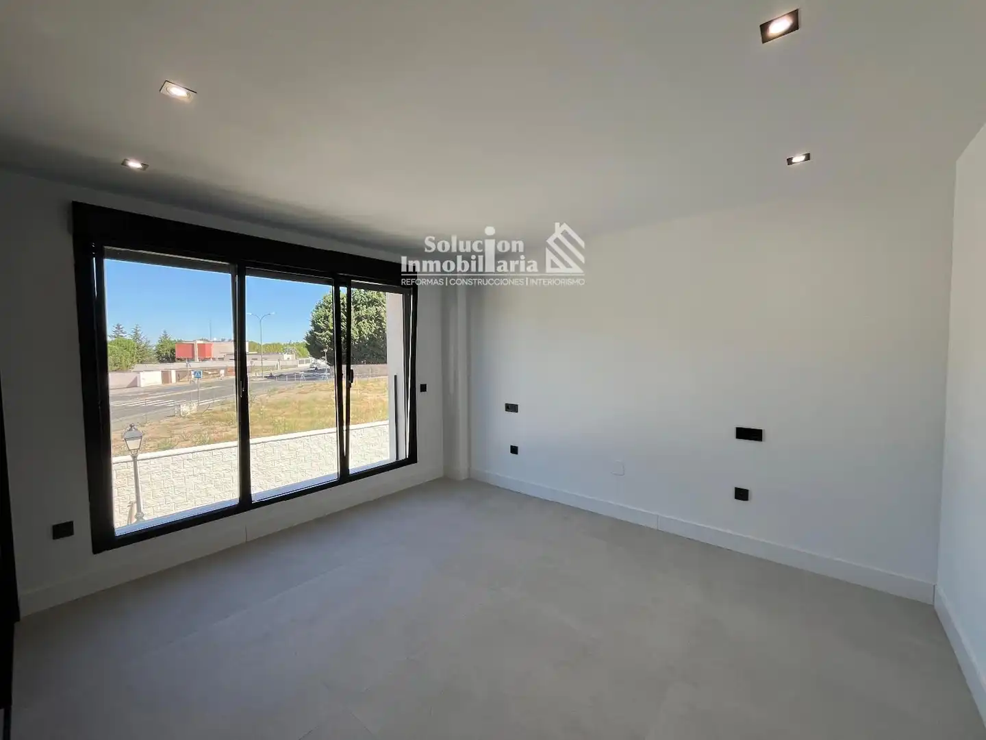 Pis de 500 m² a Villamayor