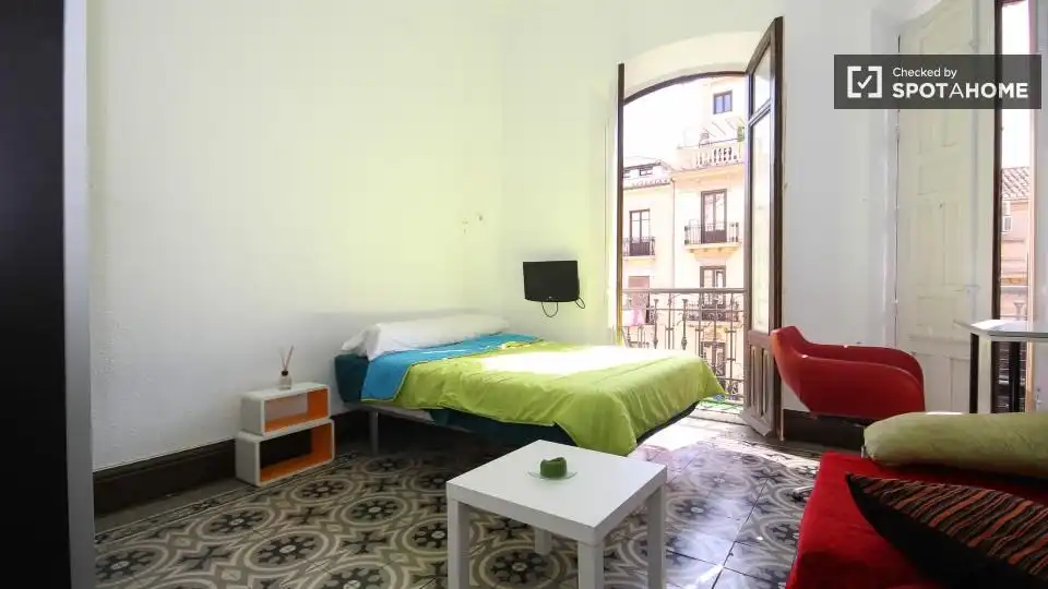 Habitación 360 m², Granada