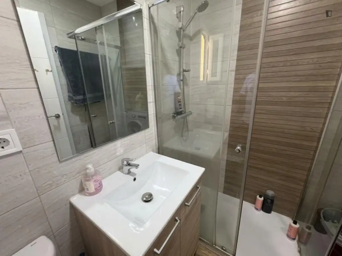 Room for rent, Madrid