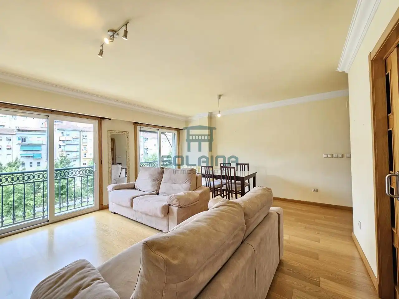 Piso de 77 m² en Ourense