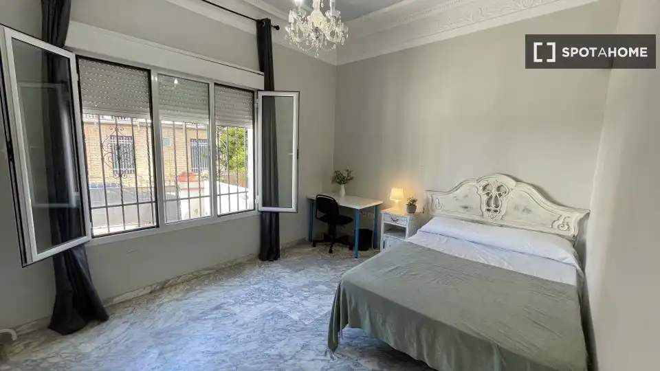 Habitación 345 m², Sevilla