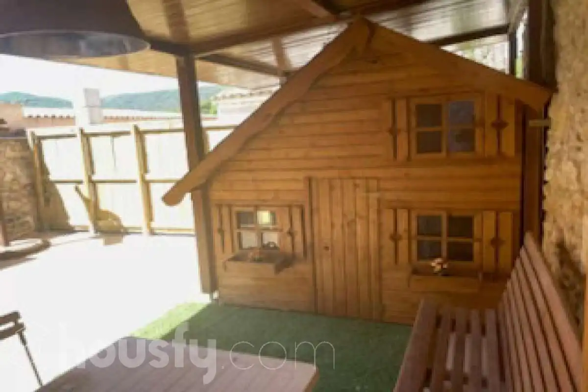 Casa de 263 m² en Mediona