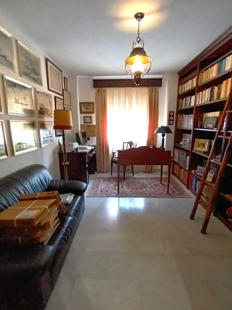 Flat 700 m² in Badajoz