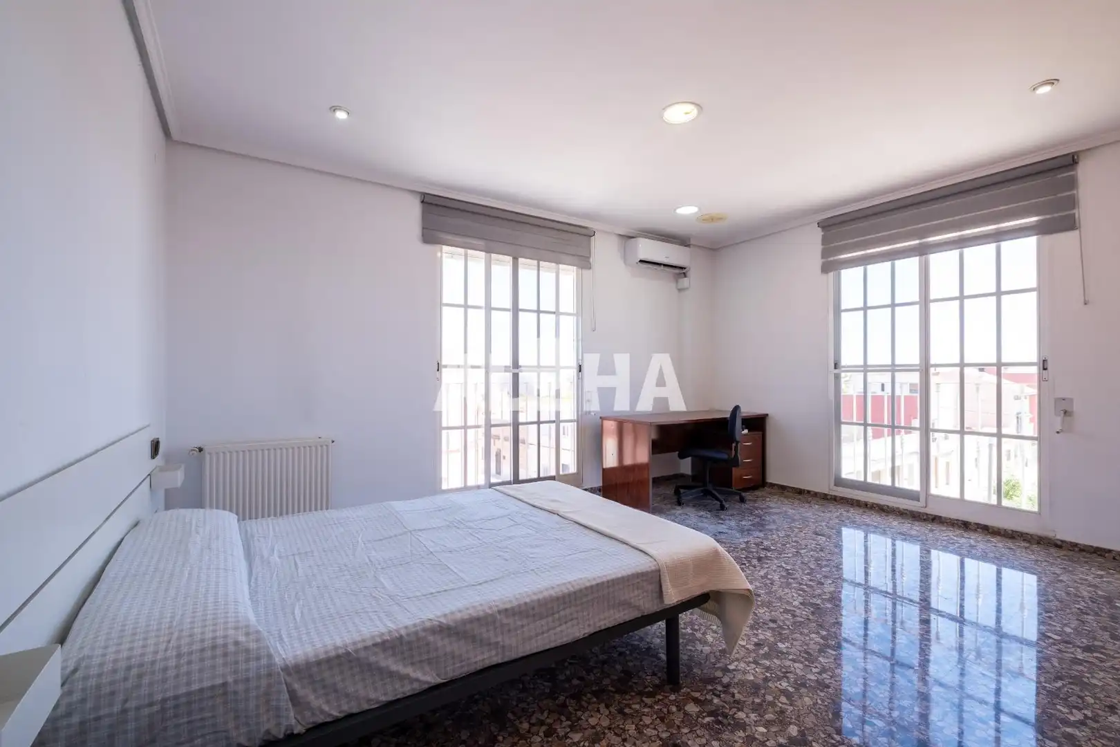 Habitación 346 m², Moncada