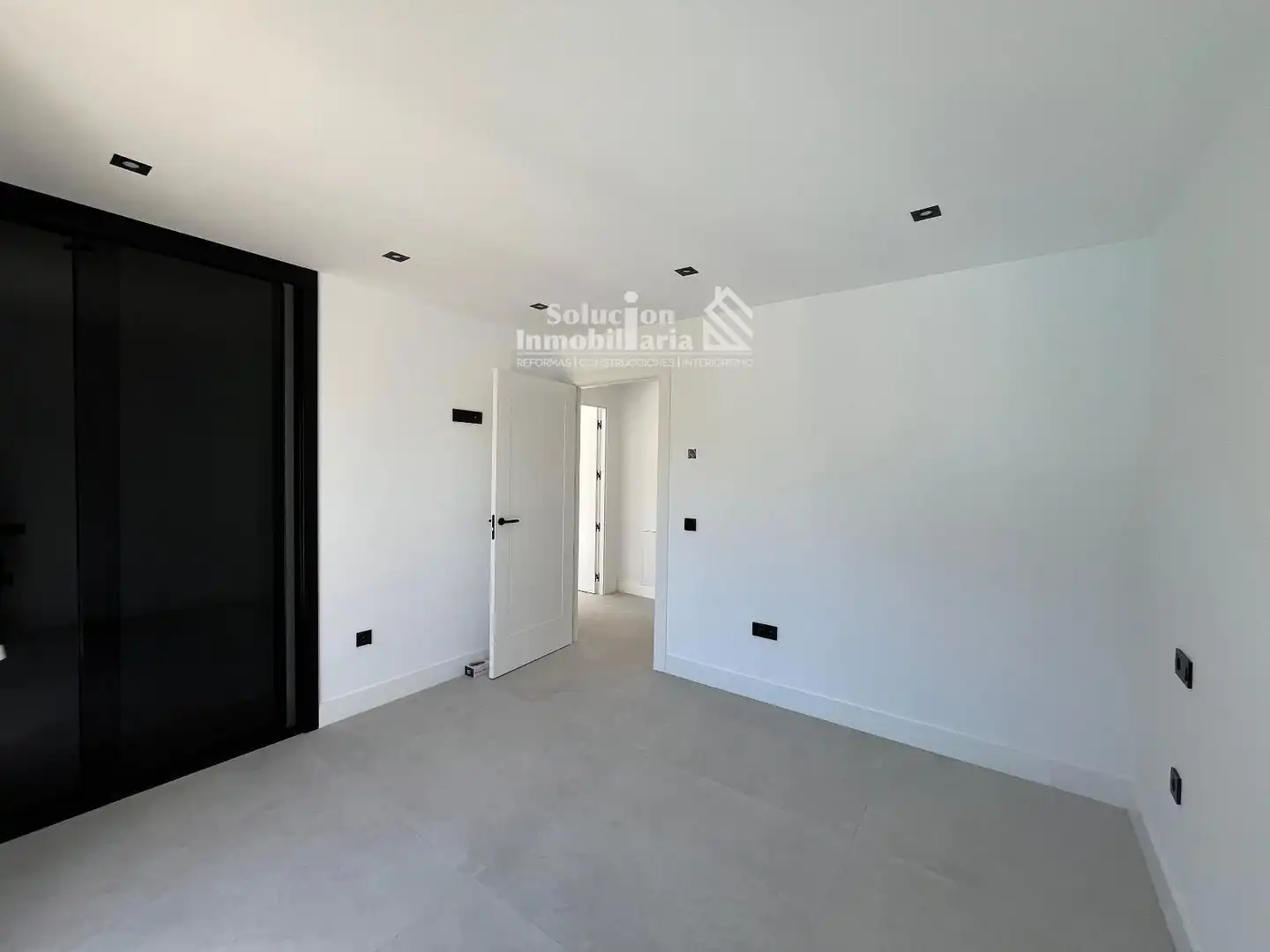 Pis de 500 m² a Villamayor
