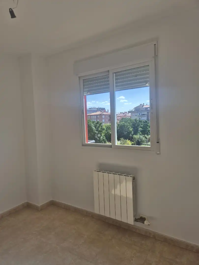 Piso de 89930 m² en Granada