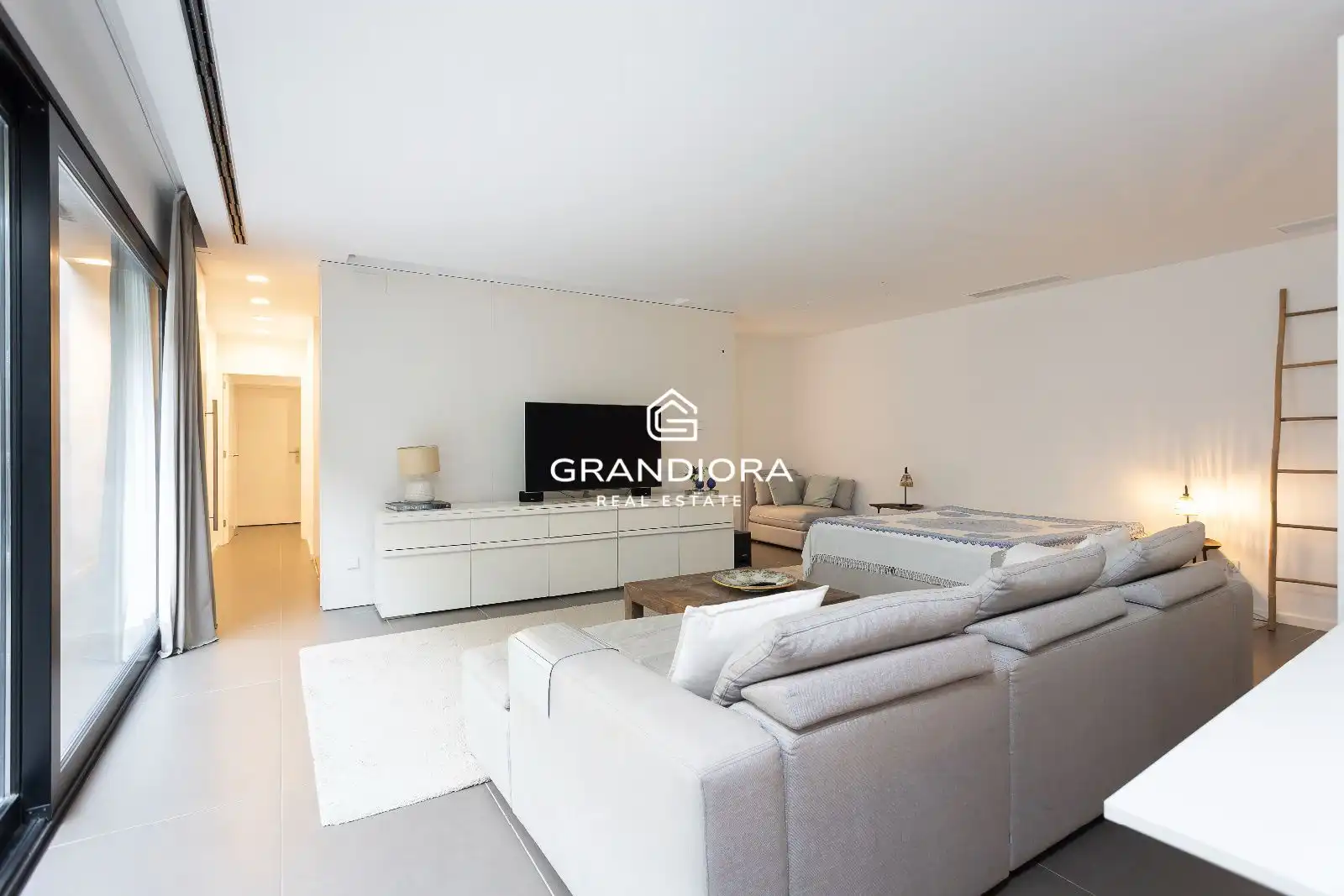 Piso de 450 m² en Población de Arroyo