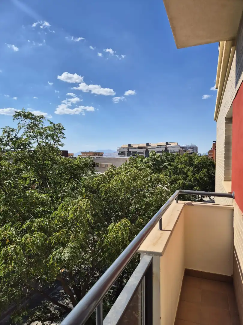 Piso de 89930 m² en Granada