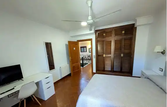 Habitación 504 m², Linares