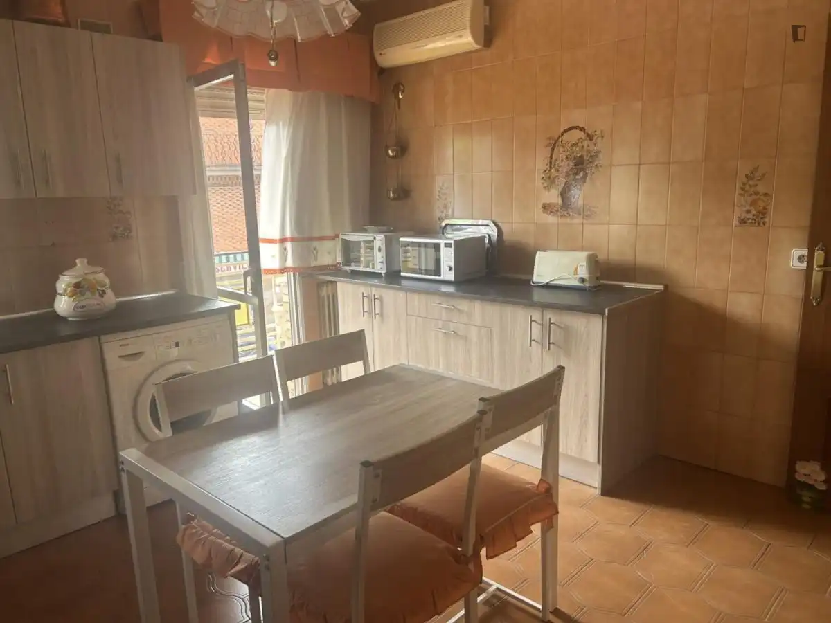 Habitación en alquiler, Villa del Prado