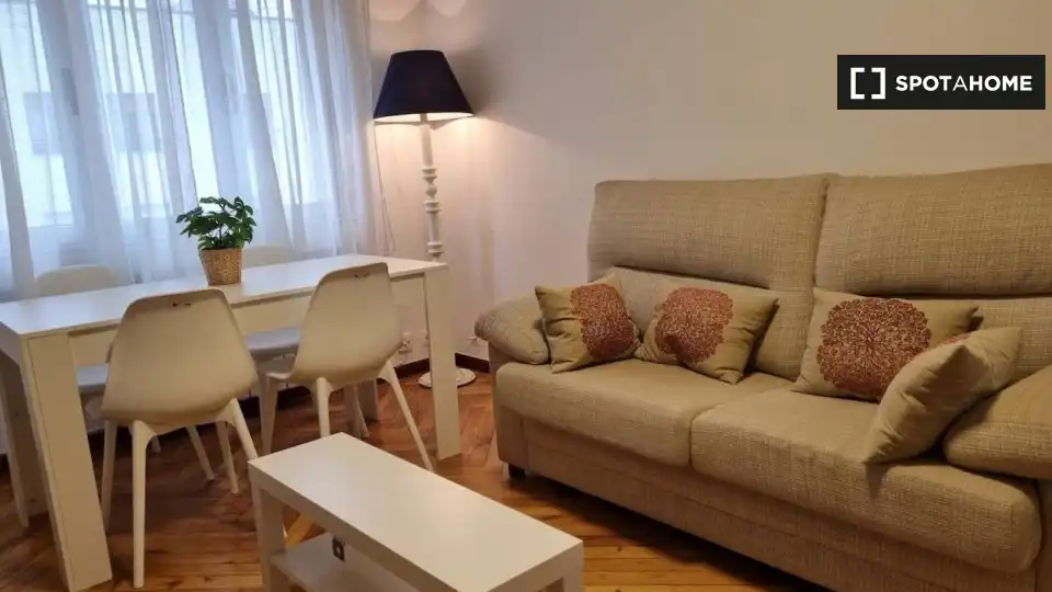 Habitación 74 m², Oviedo