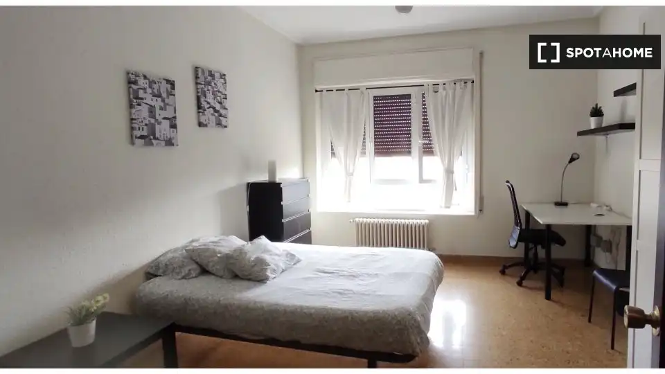Habitación 150 m², Zaragoza