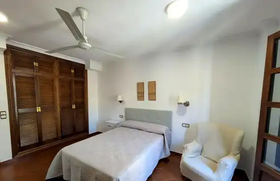 Habitación 504 m², Linares