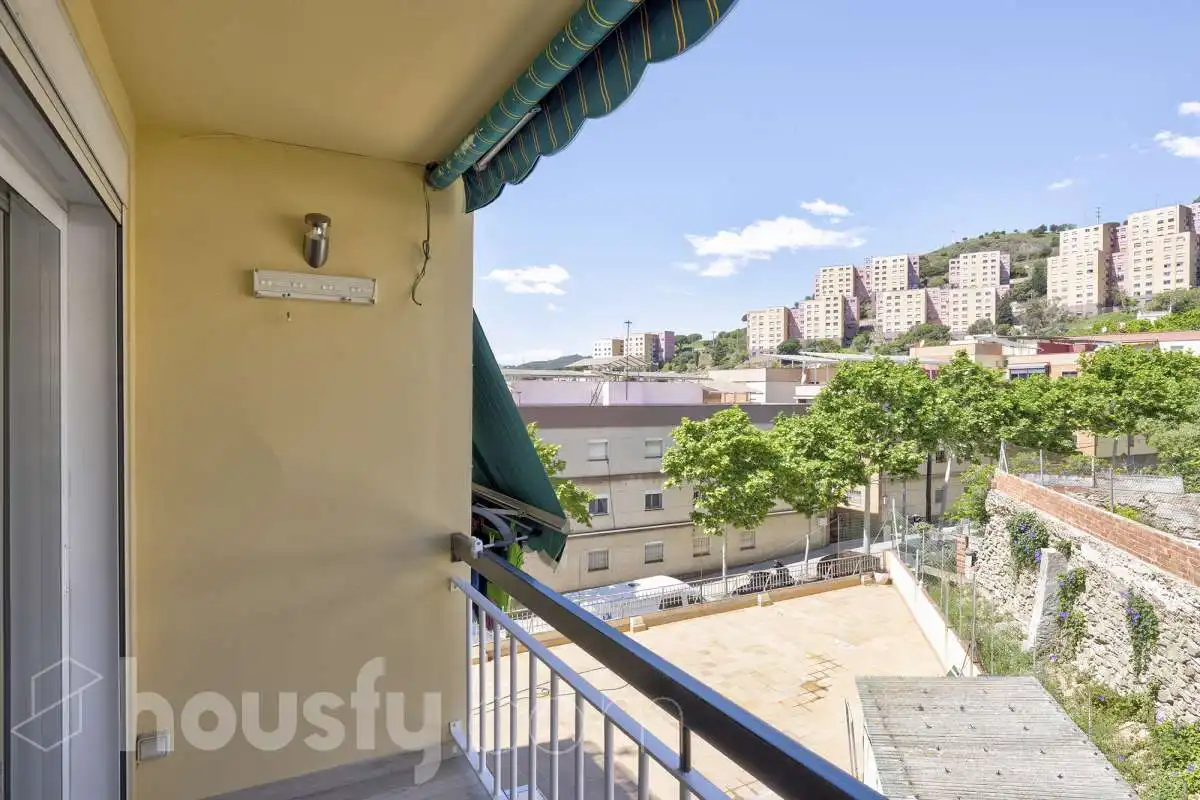 Pis de 67 m² a Santa Coloma de Gramenet