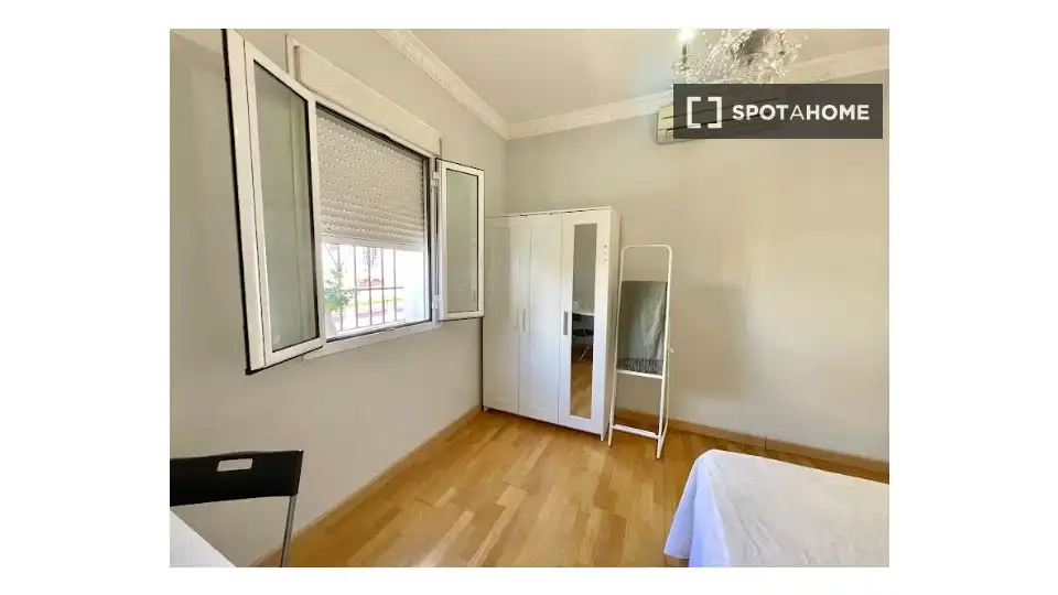 Habitación 345 m², Sevilla