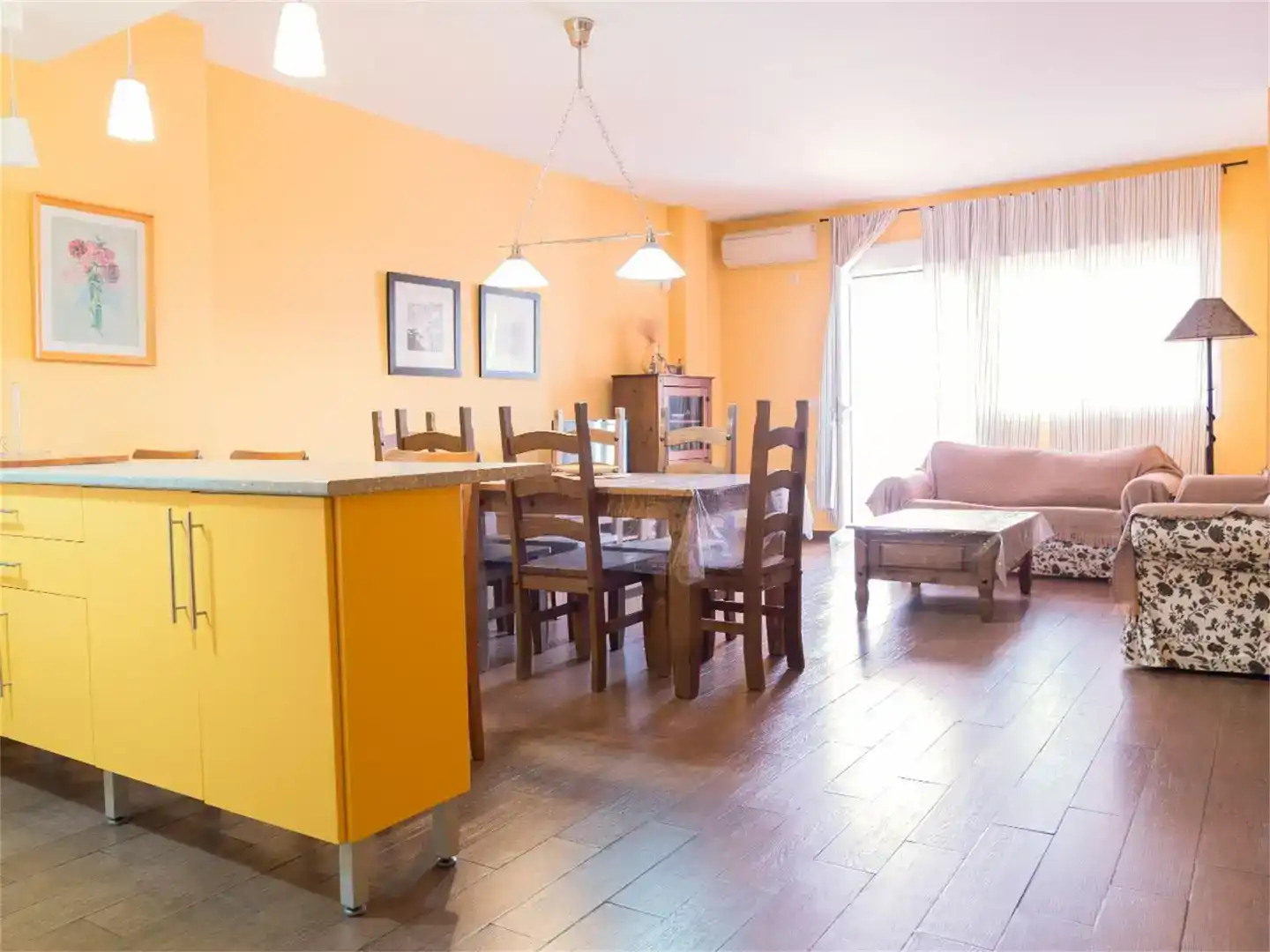 Piso de 450 m² en Orellana de la Sierra