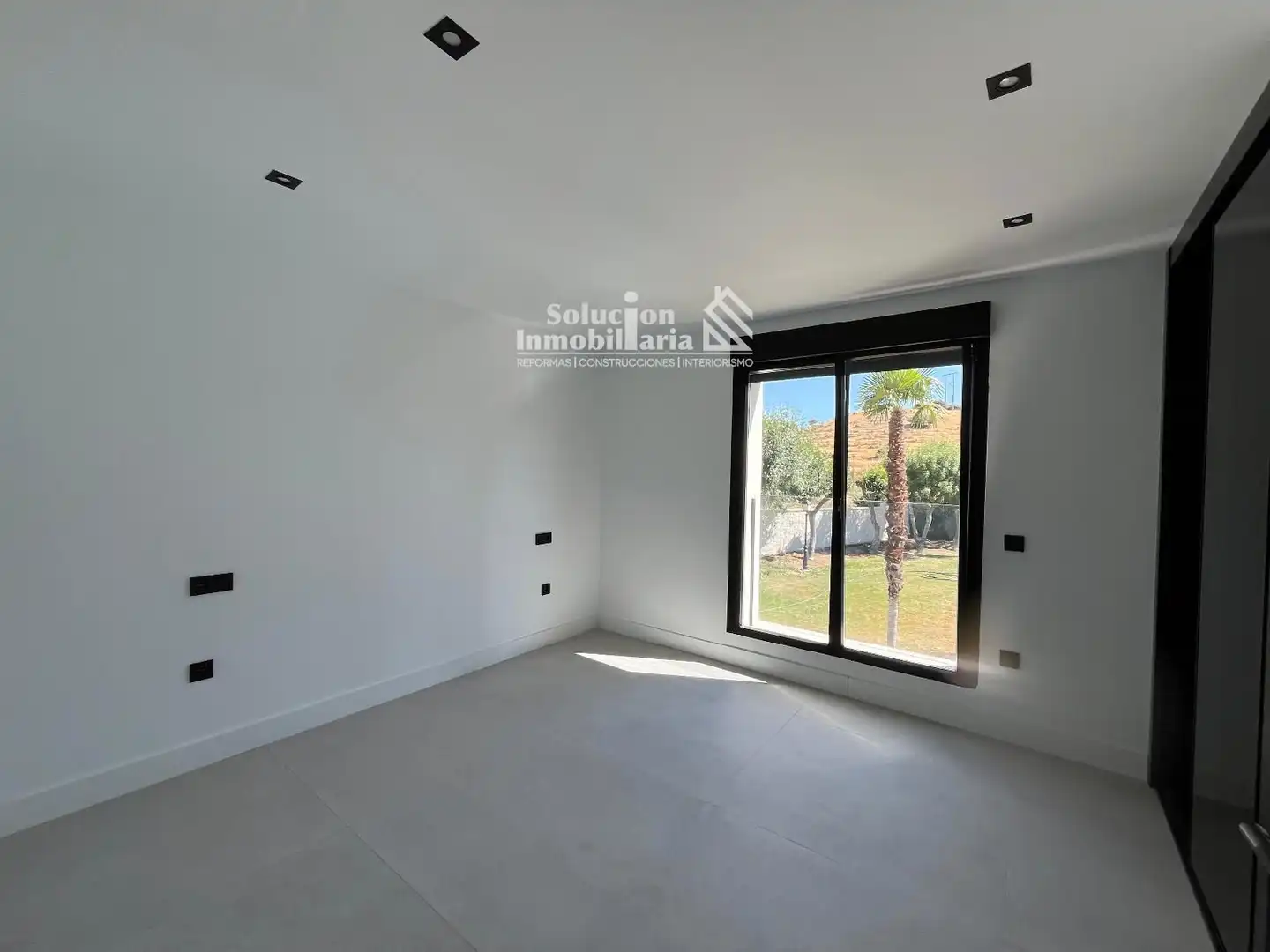 Pis de 500 m² a Villamayor