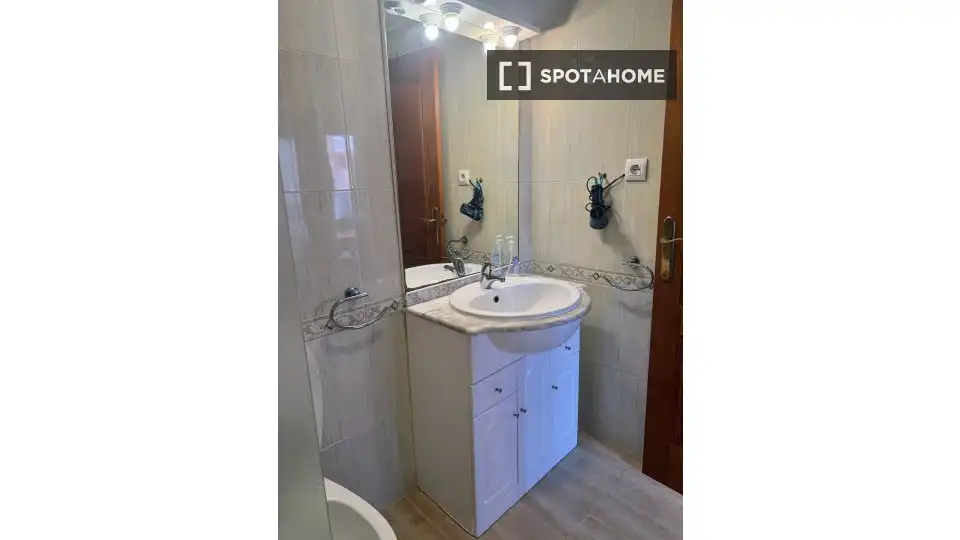 Habitación 63 m², España