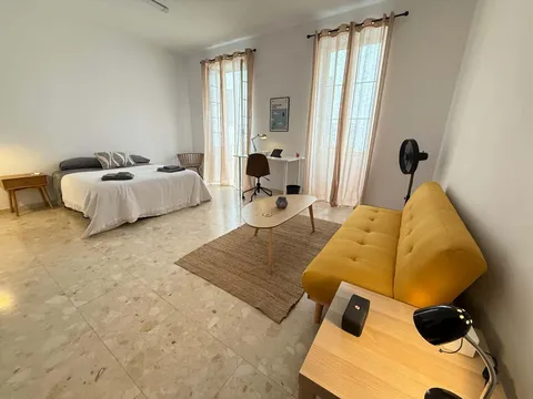 Habitació de lloguer, Maó