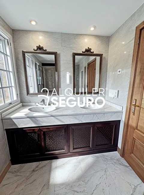 House 160 m² in Madrid