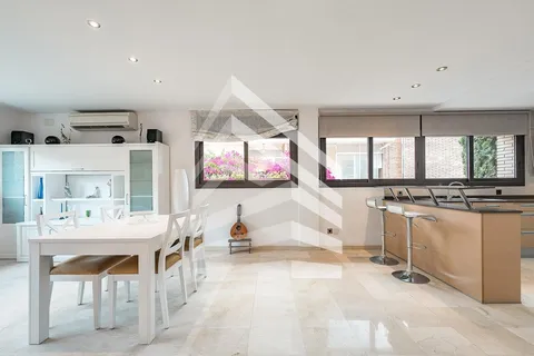 Haus 228 m² in Sant Just Desvern