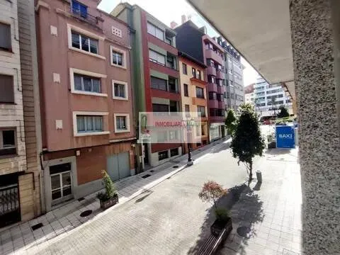 Pis de 75 m² a Oviedo