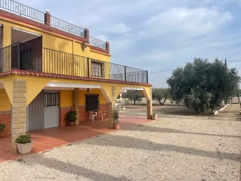 Pis de 4000 m² a Dolores
