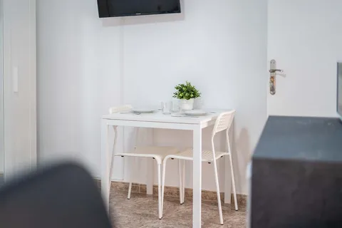 Zimmer zur Miete, Torrent (2/45)