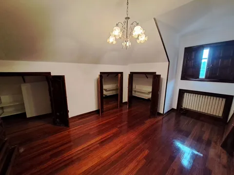 Casa de 494 m² a Teo