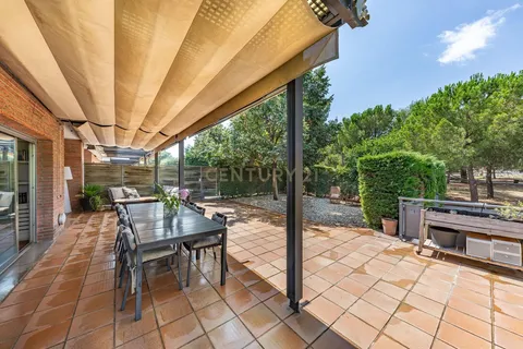 Casa de 239 m² a Sant Cugat del Vallès