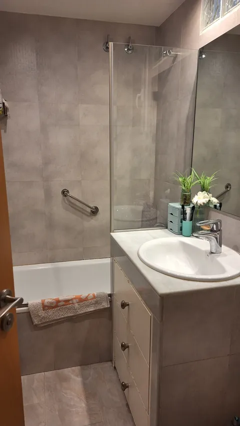 Habitació de lloguer, Girona (4/5)
