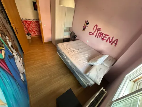 Кімната в оренду, Parla