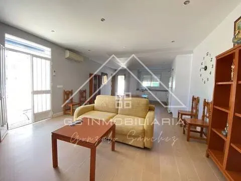 Casa de 300 m² a Lucena