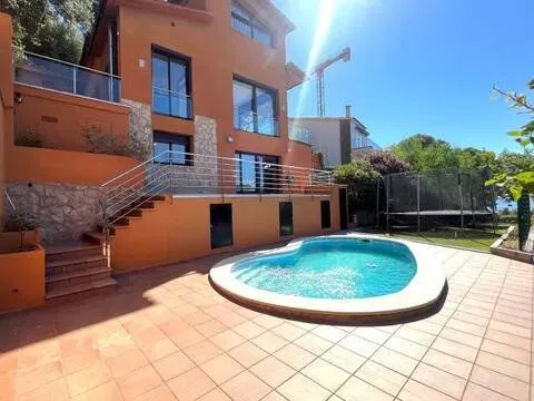 Casa de 234 m² a Castelldefels
