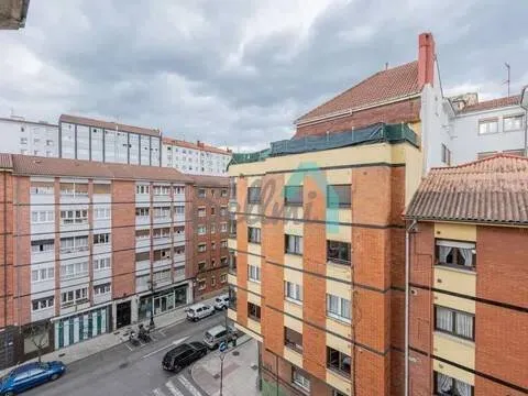 Flat 86 m² in Oviedo