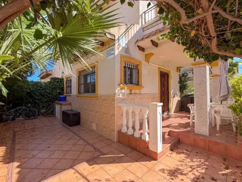 Casa de 100 m² a Oriola