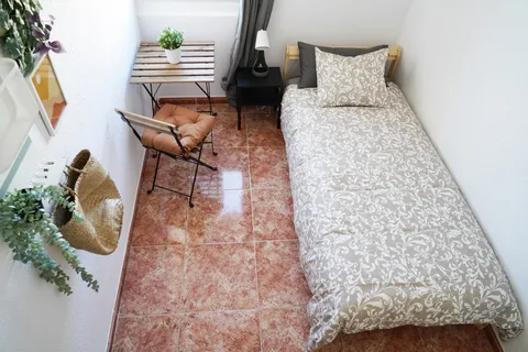 Zimmer 89 m², Valencia