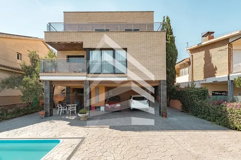 Haus 228 m² in Sant Just Desvern