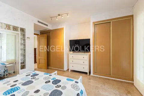 House 230 m² in Chiva