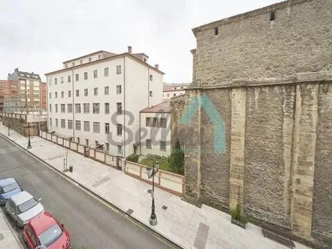 Pis de 82 m² a Oviedo