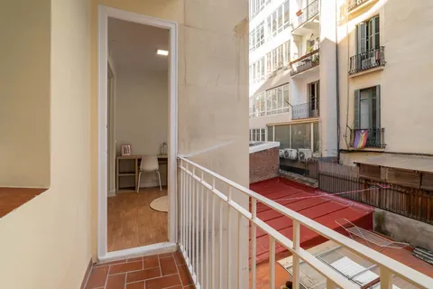 Room for rent, Barcelona (3/16)