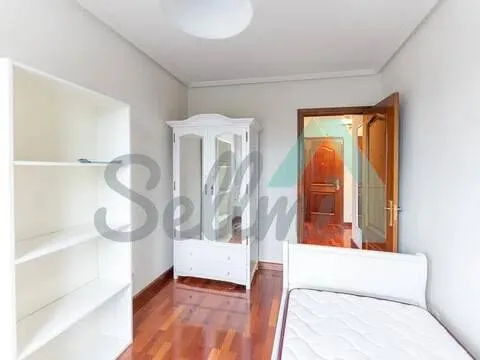 Piso de 77 m² en Oviedo