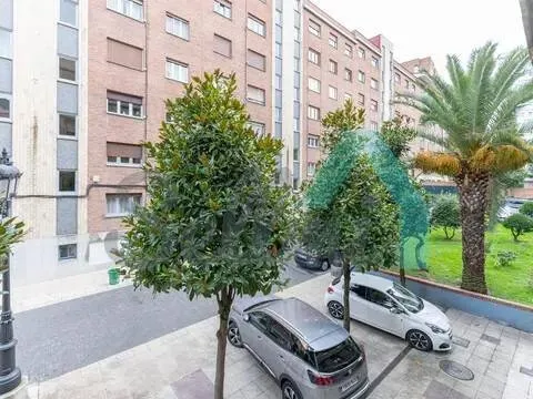 Pis de 83 m² a Oviedo