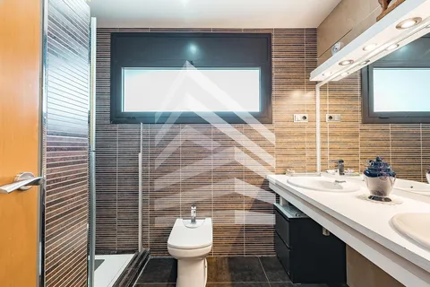 Haus 228 m² in Sant Just Desvern