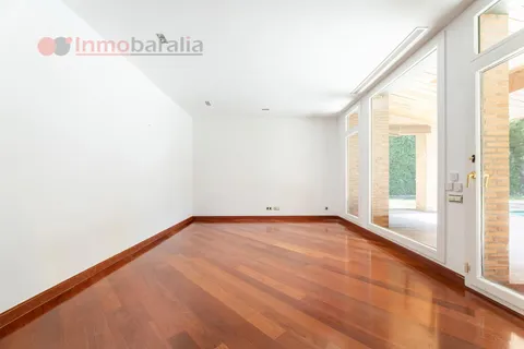 Pis de 800 m² a Pozuelo de Alarcón (3/62)