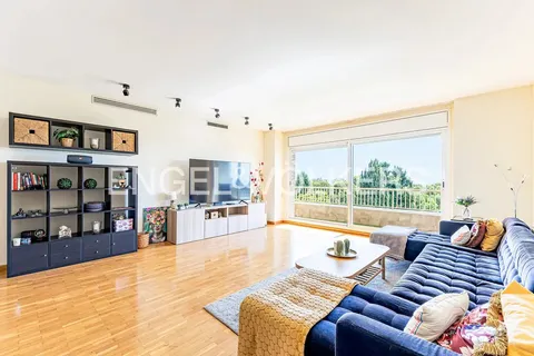Flat 170 m² in Esplugues de Llobregat