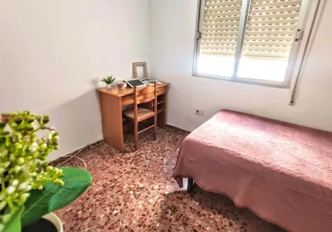 Room for rent, Montcada / Moncada