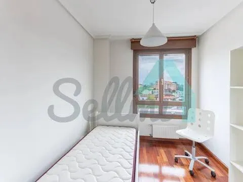 Piso de 77 m² en Oviedo