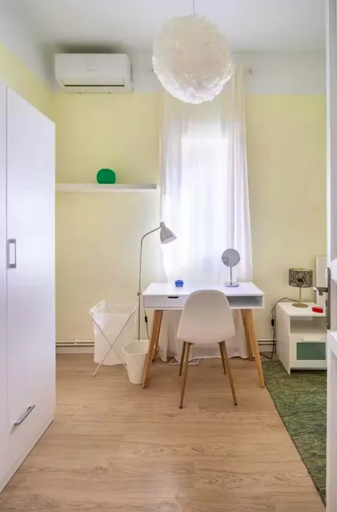 Room for rent, Barcelona (2/26)