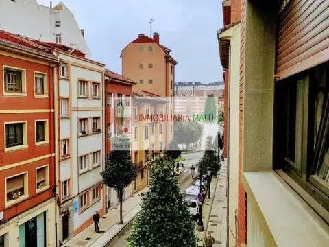 Pis de 85 m² a Oviedo